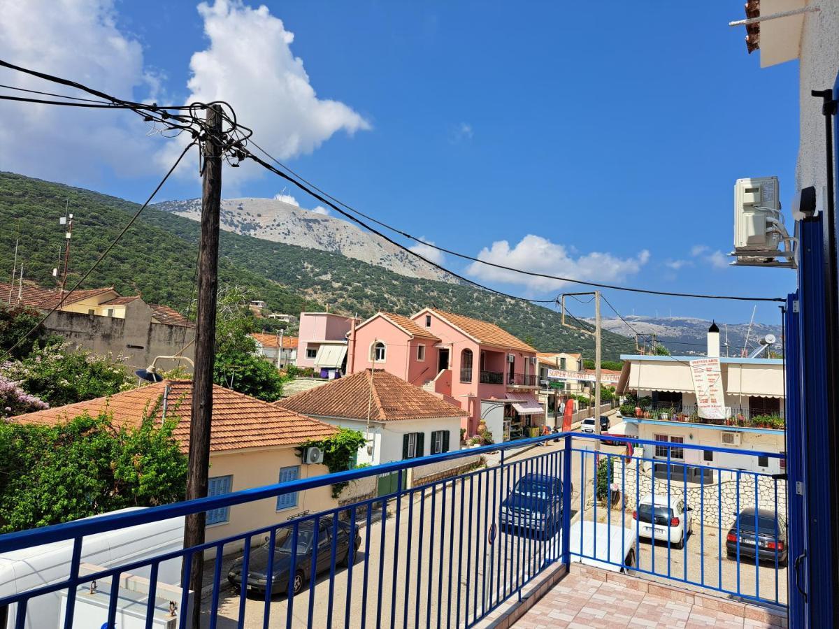 Blue Moon Apartment Agia Efimia Luaran gambar