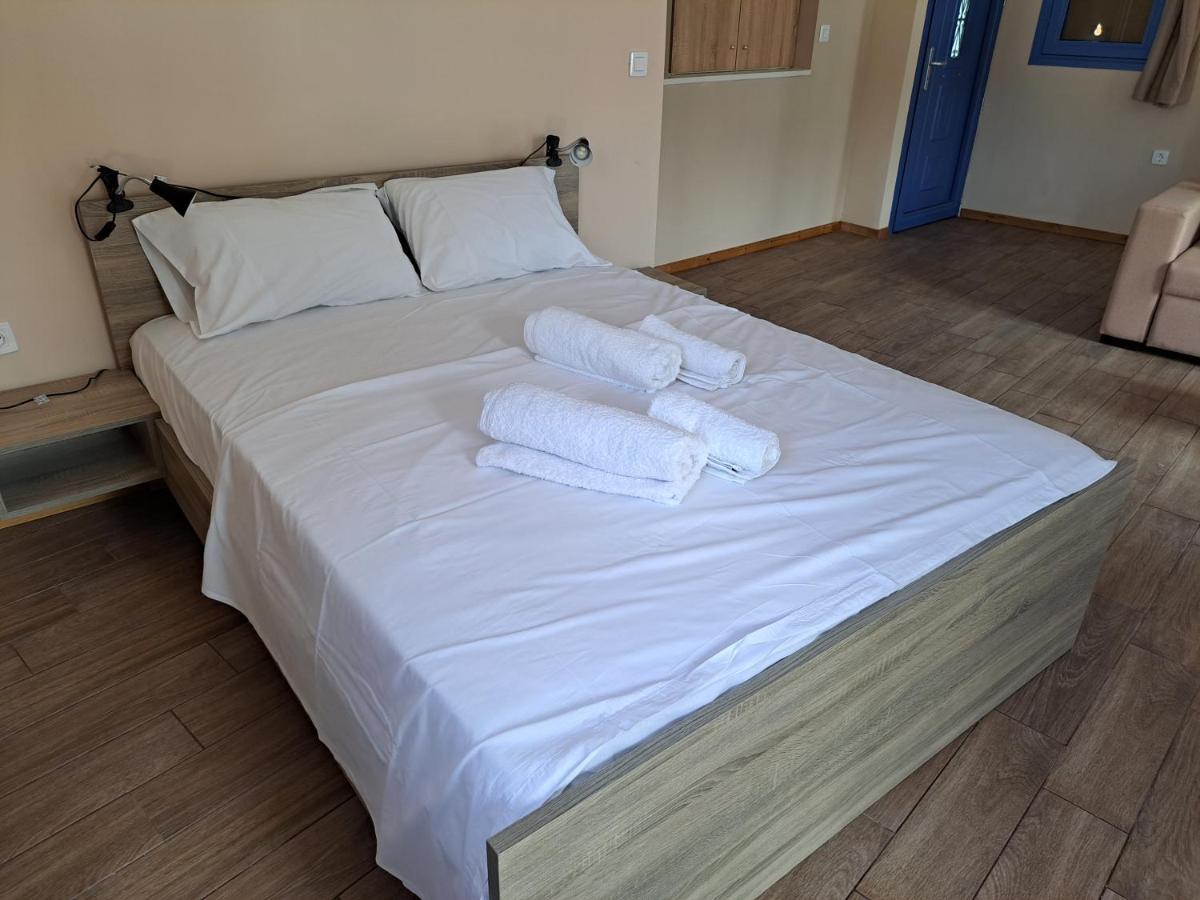 Blue Moon Apartment Agia Efimia Luaran gambar