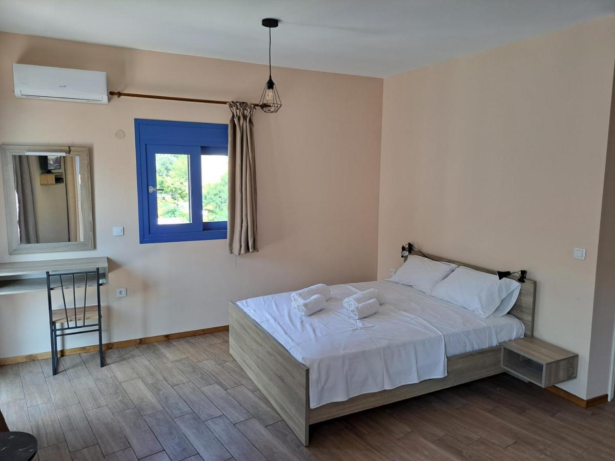 Blue Moon Apartment Agia Efimia Luaran gambar
